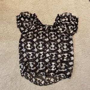 🍓 3/$10 Yada Silk Patterned Blouse Size Small